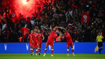 Les joueurs tunisiens célèbrent leur but lors du match amical face au Brésil, le 27 septembre 2022, au Parc des Princes, à Paris. (ANNE-CHRISTINE POUJOULAT / AFP)