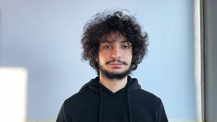 Grégory, 21 ans, en service civique à l'Amicale Laïque Chapelon de Saint-Etienne.&nbsp; (MANON MELLA / FRANCEINFO)