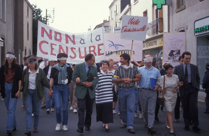 Manifestation contre l'interdiction de projection du film "Basic Instinct" de Paul Verhoeven programmé au Grand Ecran, cinéma de la ville Les Herbiers en juin 1992. (ALAIN LE BOT / GAMMA-RAPHO)