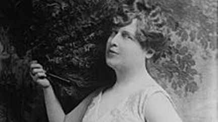  (La légendaire Florence Foster Jenkins, considérée comme la pire chanteuse d'opéra de l'Histoire de la musique.)