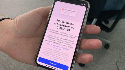 La nouvelle fonction "Notifications d'exposition" sur iPhone (JEROME COLOMBAIN / RADIO FRANCE)