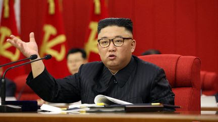 Le&nbsp;dirigeant nord-coréen Kim Jong-un, à Pyongyang, le 15 juin 2021. (KCNA / AFP)