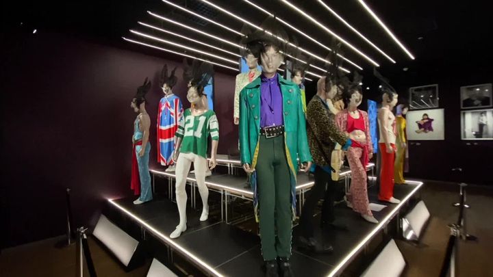 Des tenues faites pour étonner ou même choquer : les Rolling Stones ont marqué les esprits par l'audace de leurs choix vestimentaires. (France 3 Provence)