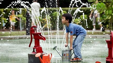 Le jardin pour enfants, nommé Jacob Ballas, du nom de son financier, un philanthrope juif-singapourien, est composé d’aires de jeux, de  plan d'eau, d’arbres-maisons avec toboggans et d’un labyrinthe. 

Créé en octobre 2007, des expositions interactives y sont régulièrement proposées pour sensibiliser les jeunes pouces aux sciences de la nature.
 (AFP/SINGAPORE PRESS HOLDINGS/ST/DESMOND LIM)