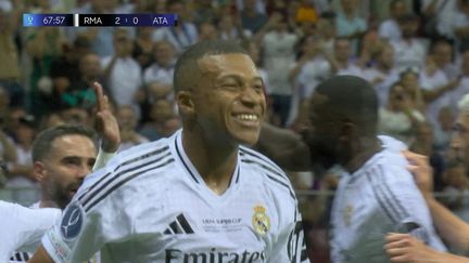 Entrée en piste remarquée pour Kylian Mbappé, qui a inscrit son premier but lors de son tout premier match avec le Real Madrid, mercredi 14 août, décrochant au passage la Supercoupe d'Europe.