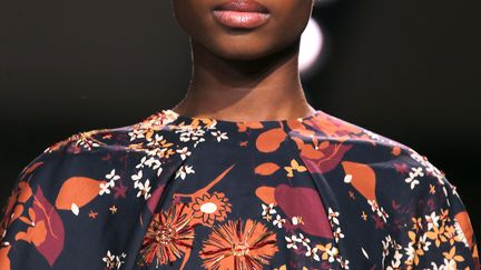 Bon point pour la diversité : grâce à Kanye West, Rihanna, Sophie Theallet et Zac Posen qui ont fait défiler beaucoup de mannequins de couleur. Le Malien Lamine Kouyaté n'a lui fait défiler que des modèles noires. "Si on regarde cette planète, c'est des gens de toutes les couleurs, de toutes les races et c'est ce que je veux montrer", dit Sophie Theallet.
 (Jemal Countess / GETTY IMAGES NORTH AMERICA / AFP)