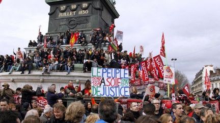 La place de la Bastille dimanche 18 mars pendant l'allocution de Mélenchon (AFP)