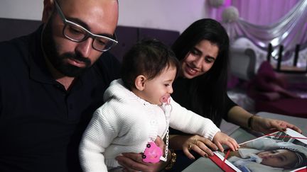 La famille de Marwa, le 4 mars 2017. (ANNE-CHRISTINE POUJOULAT / AFP)