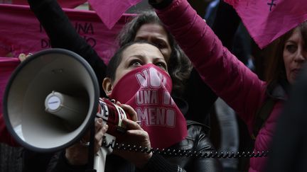 Italie : des femmes lors de la manifestation "Non Una Meno" ("Pas Une de Moins" en français) devant le ministère du travail à Rome, le 8 mars 2019.&nbsp; (FILIPPO MONTEFORTE / AFP)