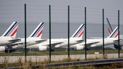 Des avions d'Air France &agrave; l'a&eacute;roport Charles-de-Gaulle, le 24 septembre 2014. (STEPHANE DE SAKUTIN / AFP)