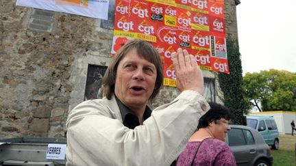 Le secrétaire général de la CGT Bernard Thibault montre la voie lors de la fête des retraités à St Herblain en septembre (AFP - Frank PERRY)