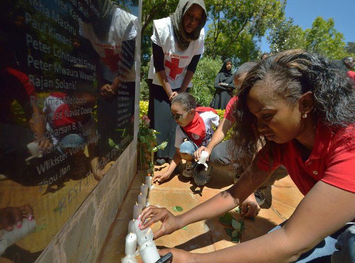 Naïrobi le 20 septembre 2015. Les Kenyans rendent hommage aux victimes de l'attaque d'un supermarché de la capitale kenyane par des islamistes somaliens en 2013. (Photo AFP/ Tony Karumba)