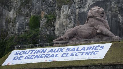 Banderole déployée à Belfort le 22 juin 2019. (SEBASTIEN BOZON / AFP)