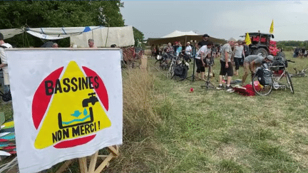 Deux-Sèvres : des centaines de cyclistes en route contre les méga-bassines à travers le "Convoi de l’eau" (FRANCE 3)