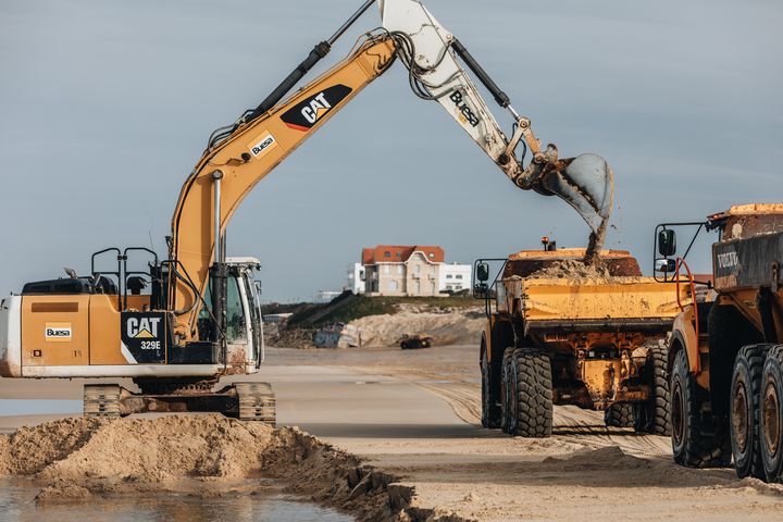 Le chantier de réensablement de Biscarrosse (Landes), le 16 janvier 2021. (PIERRE MOREL / FRANCEINFO)