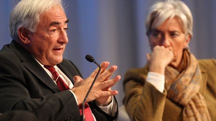 La ministre française de l'Economie Christine Lagarde et le patron du FMI, Dominique Strauss-Kahn à Davos (30/01/2010). (AFP/PIERRE VERDY)