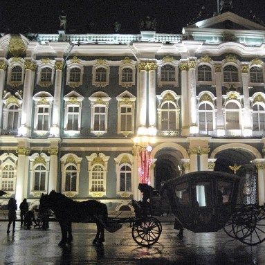 Place de L'hermitage à Saint-Pétersbourg, en Russie. (AFP/Photononstop/Eve Morrcette)