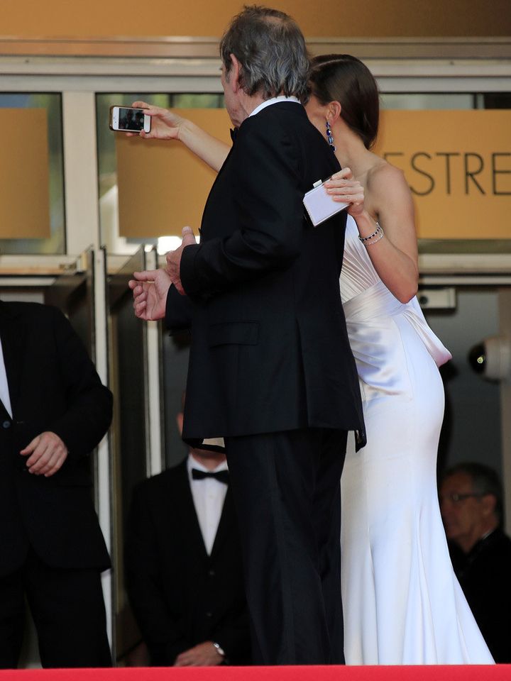 Le selfie d'Hilary Swank et Tommy Lee Jones.
 (CHASSERY+KLOTCHKOFF / KCS PRESSE)