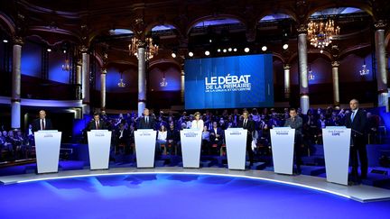 Les candidats à la primaire à droite lors du deuxième débat télévisé, le 3 novembre 2016 à Paris. (ERIC FEFERBERG / AFP)