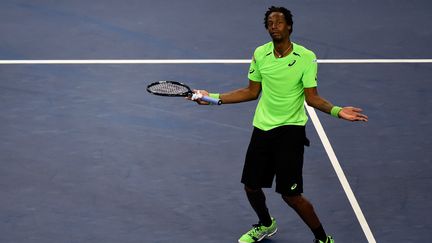 Ga&euml;l Monfils face &agrave; Roger Federer en quart de finale de l'US Open &agrave; New York (Etats-Unis), le 4 septembre 2014. (ALEX GOODLETT / GETTY IMAGES NORTH AMERICA / AFP)