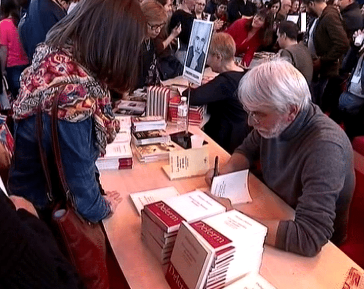 Philippe Delerm en séance de dédicaces 
 (Capture d&#039;image France3/Culturebox)