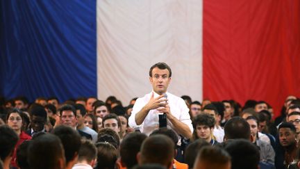 Le président de la République, Emmanuel Macron, le 7 février 2019 à Etang-sur-Arroux (Saône-et-Loire). (LUDOVIC MARIN / AFP)