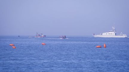 Des garde-côtes&nbsp;au large d'Oran, en Algérie, le 16 décembre 2020. (MOUSAAB ROUIBI / ANADOLU AGENCY)