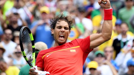 La rage de Rafael Nadal, candidat à une médaille d'or aux JO de Rio (MARTIN BERNETTI / AFP)