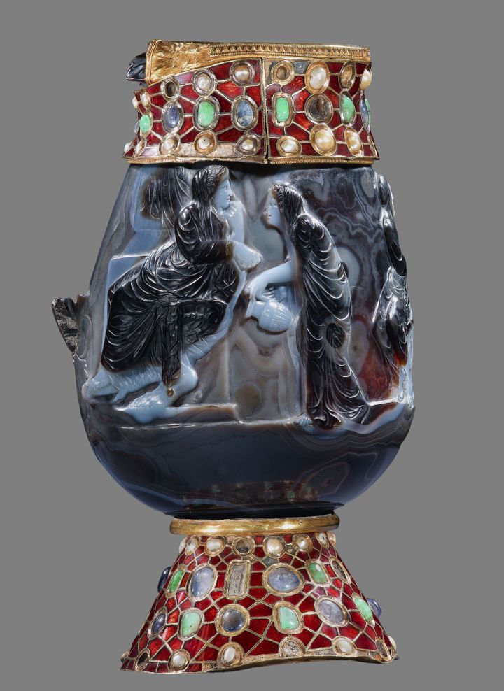 Vase de sardoine dit de saint Martin, Ier siècle avant JC, VIesiècle, Abbaye de Saint-Maurice d'Agaune
 (Trésor de l&#039;Abbaye de Saint-Maurice d&#039;Agaune, Jean-Yves Glassey et Michel Martinez)