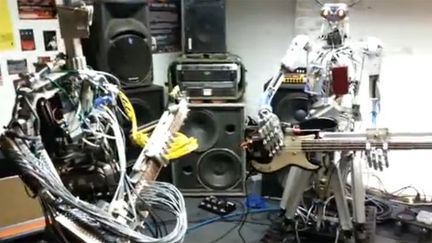 Fingers et Bones du groupe de robots Compressorhead.
 (Compressorheadband.com)