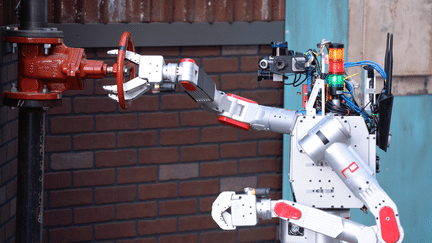 &nbsp; (Le robot DRC-Hubo, vainqueur du concours Darpa)