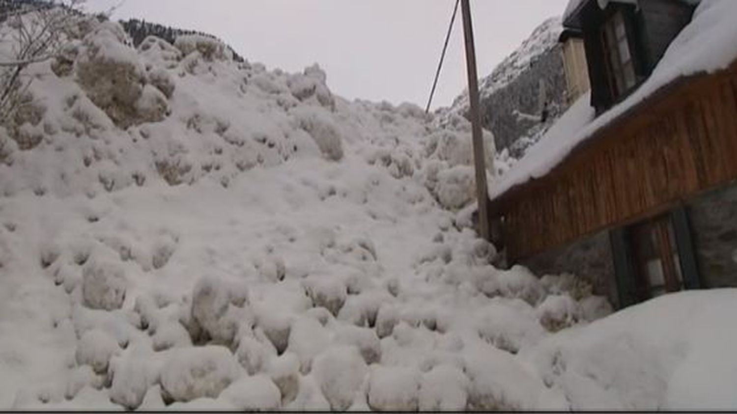 VIDEO. Une avalanche atteint un village de HauteGaronne