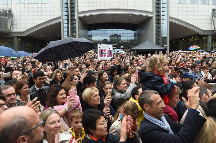  Plusieurs centaines de personnes ont bravé la pluie pour ce mini-concert
 (Emmanuel Dunand/AFP)