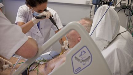 Une proposition de loi pour améliorer la prise en charge sociale des patients touchés par la maladie de Charcot est examinée par le Sénat mardi 15 octobre. (THIBAUT DURAND / HANS LUCAS via AFP)