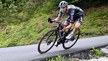 Jai Hindley est parti seul en tête dans le col de Marie Blanque lors de la 5e étape, le 5 juillet 2023. (JASPER JACOBS / AFP)