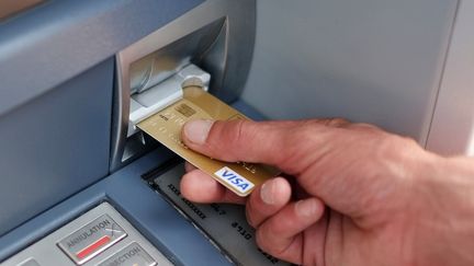 Un homme a été interpellé en train de souiller avec des excréments des distributeurs bancaires à Brest (Finistère), dans la nuit de samedi 29 à dimanche 30 juillet. (JEAN-SEBASTIEN EVRARD / AFP)