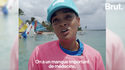 La Guadeloupe est un territoire français particulièrement touché par les cancers, et notamment les cancers des femmes. Par manque de médecins, certains malades doivent parcourir 8000 km pour recevoir des soins en métropole. Lors du mois d’Octobre Rose, l’association Amazones Guadeloupe rappelle l’état de la situation. (Brut.)