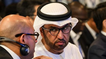 Le président de la COP28, Sultan al-Jaber, participe à une réunion dans le cadre de l'événement à Dubaï (Emirats arabes unis), le 8 décembre 2023. (DOMINIKA ZARZYCKA / NURPHOTO / AFP)