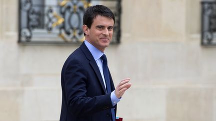 Le Premier ministre, Manuel Valls, dans la cour de l'h&ocirc;tel Matignon, le 4 avril 2014, &agrave; Paris. (FRED DUFOUR / AFP)