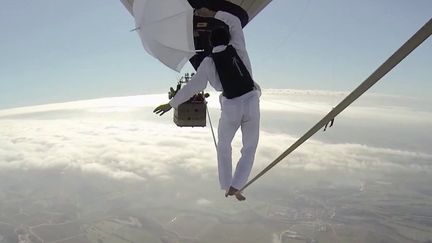 Insolite : funambules de l'extrême, ils touchent le ciel du bout des orteils