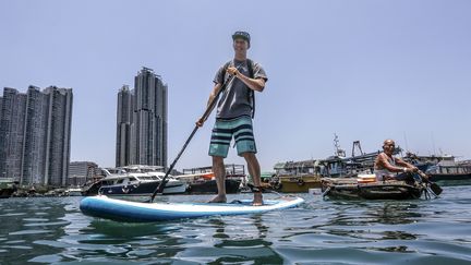 Markus Pukonen en paddle à Hong Kong (Chine). (SOUTH CHINA MORNING POST / SOUTH CHINA MORNING POST via GETTYIMAGES)