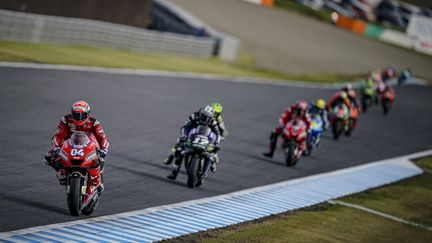 Andrea Dovizioso en tête du Grand prix du Japon le 20 octobre 2019. (GIGI SOLDANO / AFP)