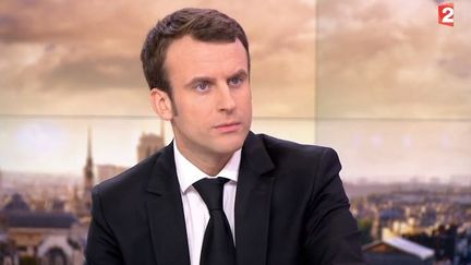 Le ministre de l'Economie, Emmanuel Macron&nbsp;invit&eacute; du journal de 20 heures de France 2, le 17 f&eacute;vrier 2015 (FRANCE 2  / AFP)