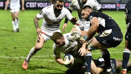 Pierre Bourgarit (Stade Rochelais) a inscrit trois essais en première période face à Agen. (THIERRY BRETON / AFP)