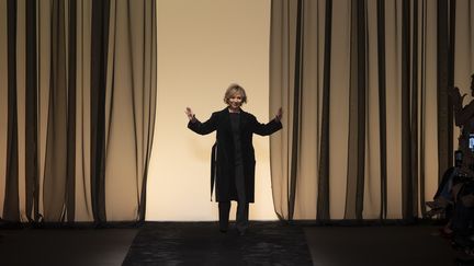 Regarder la vidéo Alberta Ferretti quitte la direction artistique de sa marque, 43 ans après ses débuts