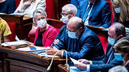 La Première ministre Elisabeth Borne et le ministre de la Justice Eric Dupond-Moretti à l'Assemblée nationale, à Paris, le 2 août 2022.&nbsp; (XOSE BOUZAS / HANS LUCAS / AFP)