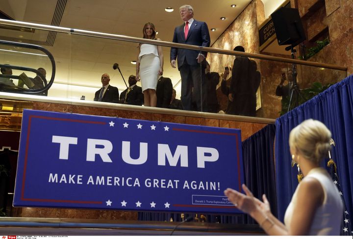 Ivanka Trump, fille de Donald Trump, présente son père et sa belle-mère Melania, à la Trump Tower lors de l'annonce de candidature du milliardaire à la primaire républicaine, le 16 juin 2015.&nbsp; (RICHARD DREW / AP / SIPA / AP)