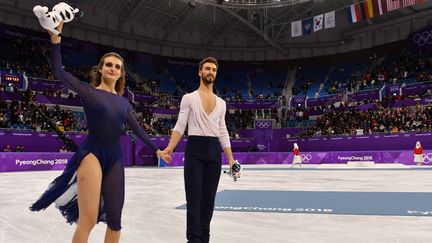 Les patineurs français Gabriella Papadakis et Guillaume Cizeron, le 20 février 2018 aux Jeux olympiques de Pyeongchang (Corée du Sud).&nbsp; (MLADEN ANTONOV / AFP)