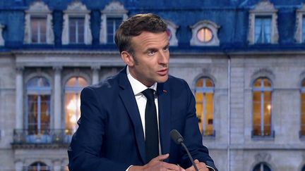 Présidentielle 2022 : la campagne bat son plein pour les deux candidats