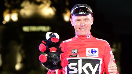 Le cycliste britannique Christopher Froome lors de sa victoire sur le Tour d'Espagne, le 10 septembre 2017 à Madrid. (JOSE JORDAN / AFP)